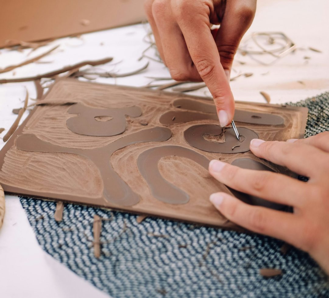 linogravure-paulina-herpel-aeOvJ24HnFE-unsplash